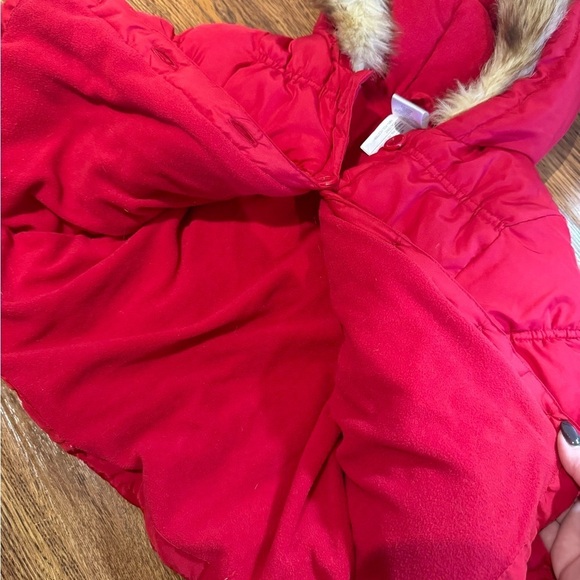 Gymboree toddler girlโs puffy red jacket with faux fur hood (2-3T) - Picture 4 of 5